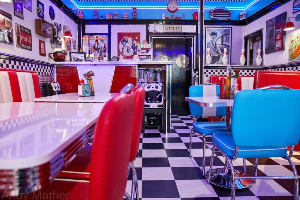 Cadillac Kustomz Hotel - Breakfast Available Rothesay Esterno foto